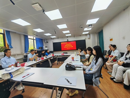 赌博游戏app
举行2022级翻译硕士研究生学位论文答辩